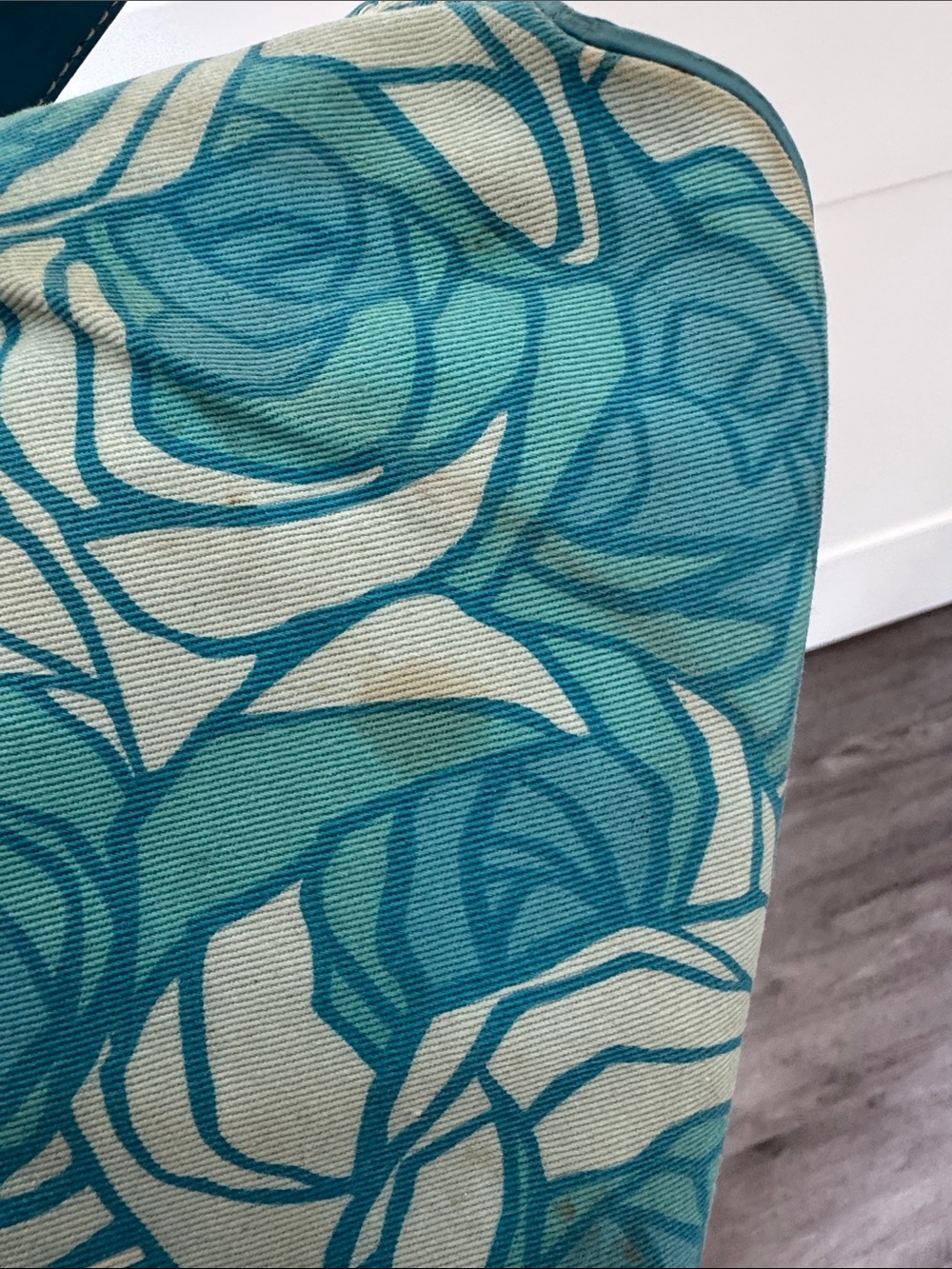 Fossil Teal Rose-Print Shoulder Bag with Silver Hardware and Charms - Picture 7 of 12